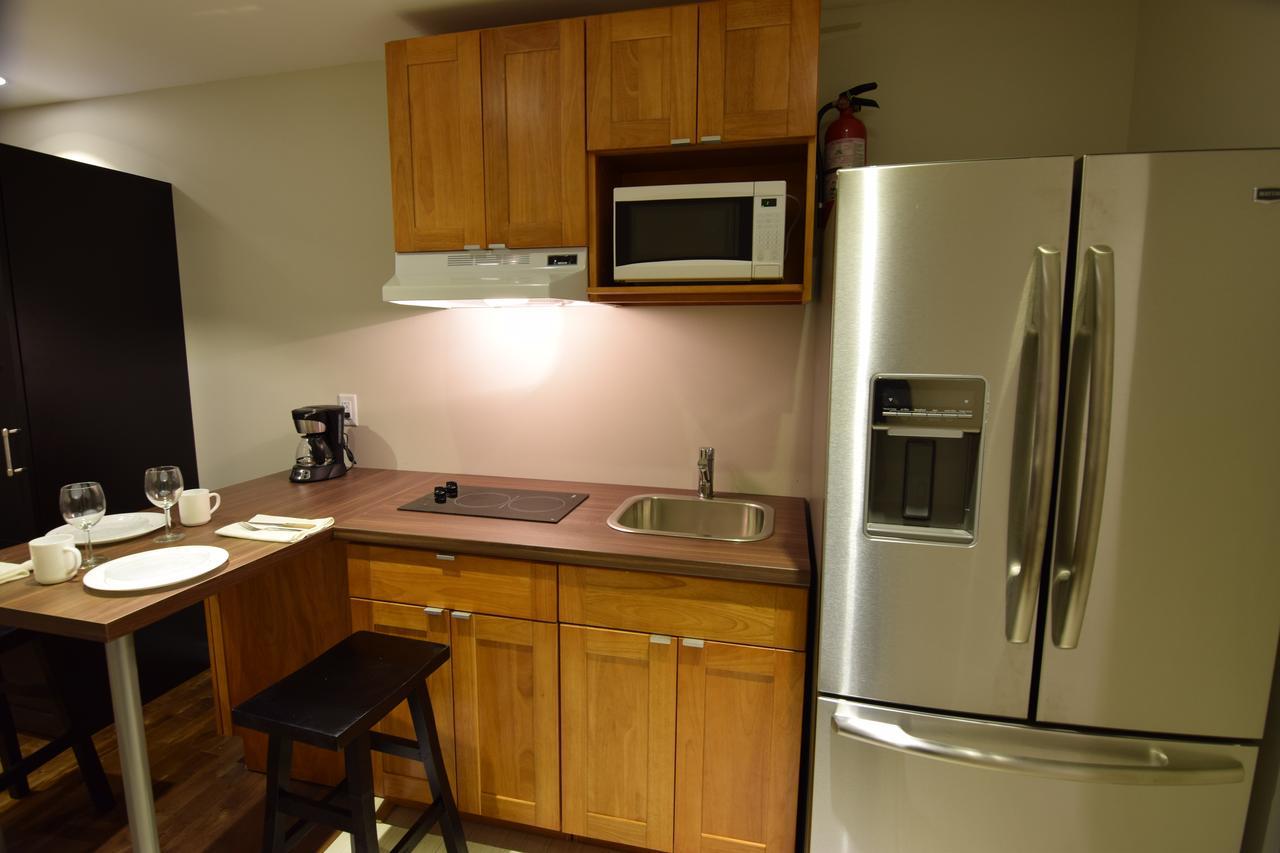 The Lion Inn & Suites Chetwynd Buitenkant foto