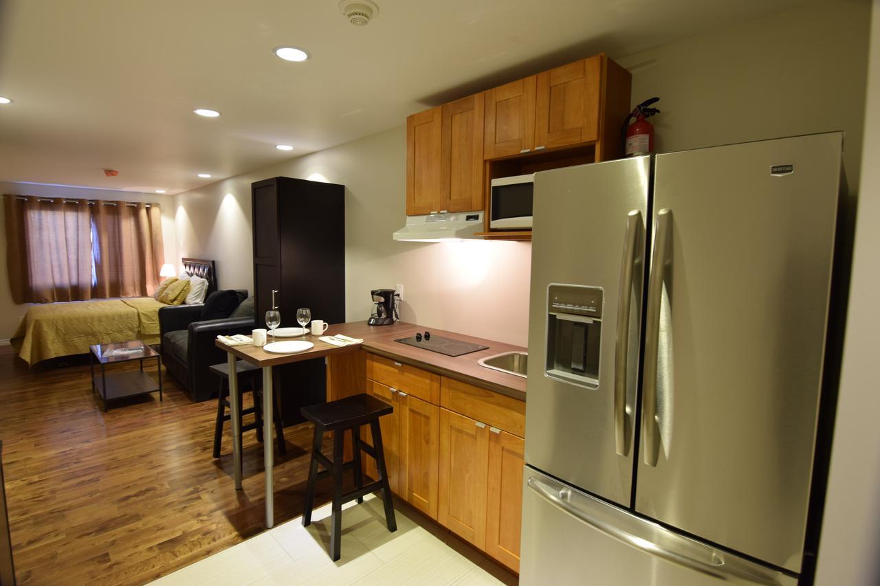 The Lion Inn & Suites Chetwynd Buitenkant foto